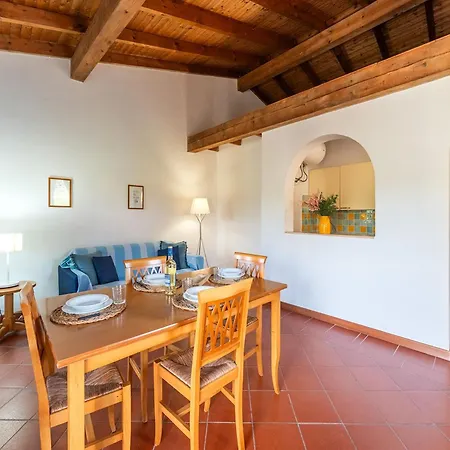 Comfortable Flat With Pool Appartement Sassari